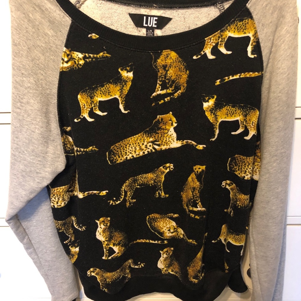 ✨Cheetah Crewneck✨